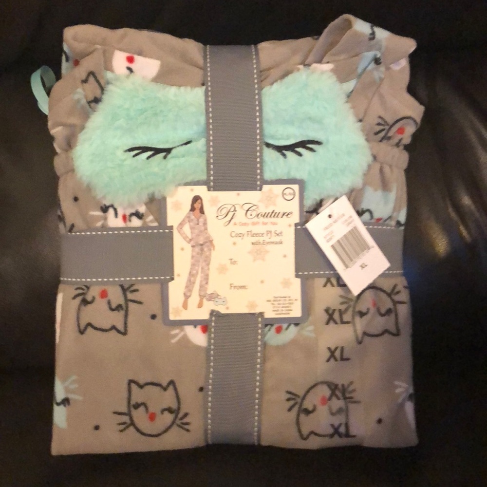 Ladies fleece pajama set with eyemask